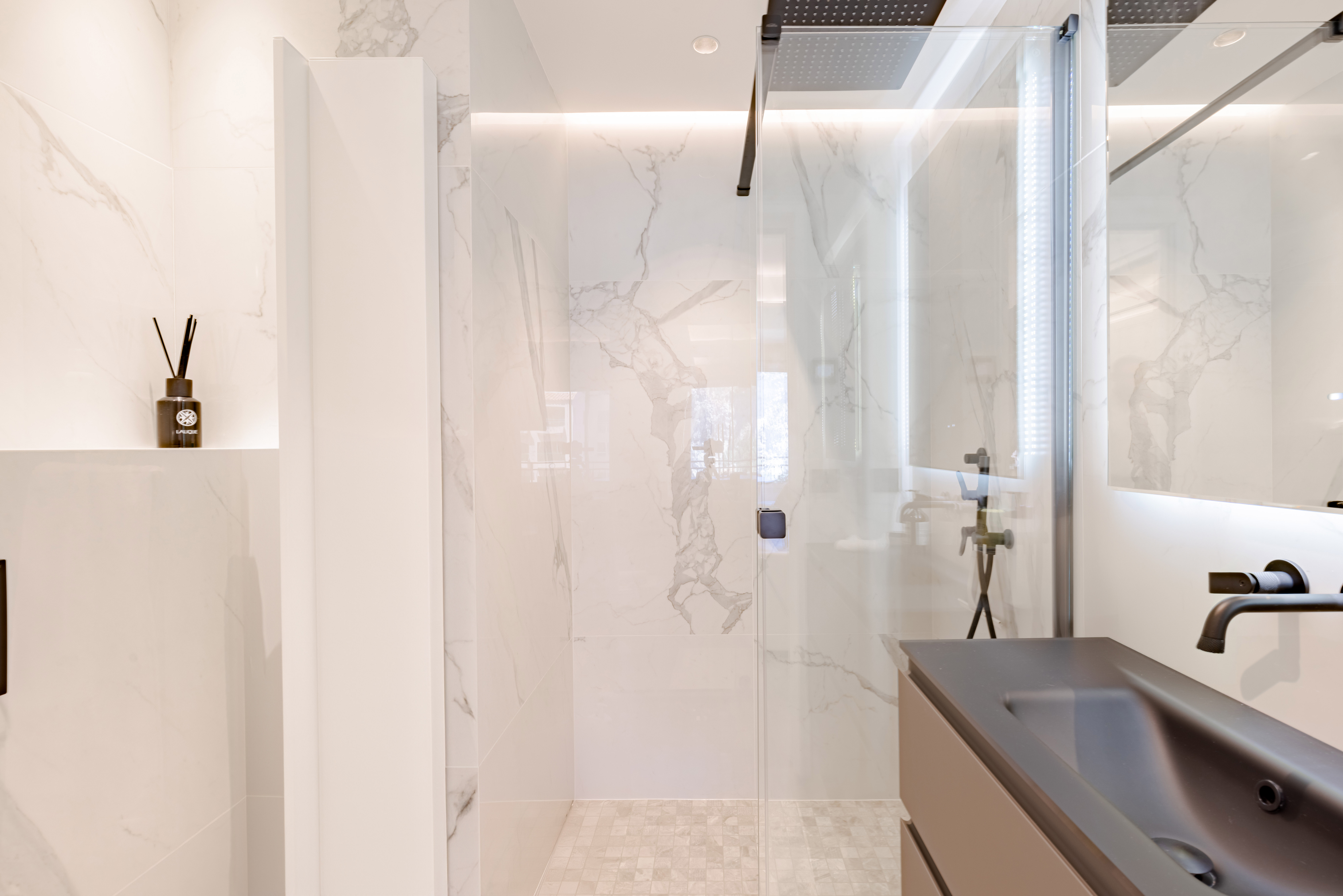 SOMPTUEUX 2 PIÈCES RENOVE & DÉCORÉ AVEC ÉLÉGANCE