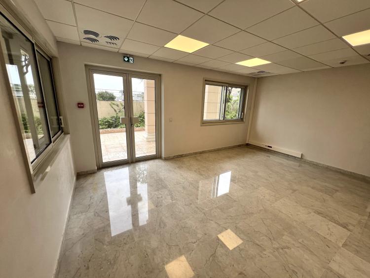 FONTVIEILLE - SPACIEUX BUREAUX AVEC 6 ESPACES DE TRAVAIL - LE SEASIDE PLAZA