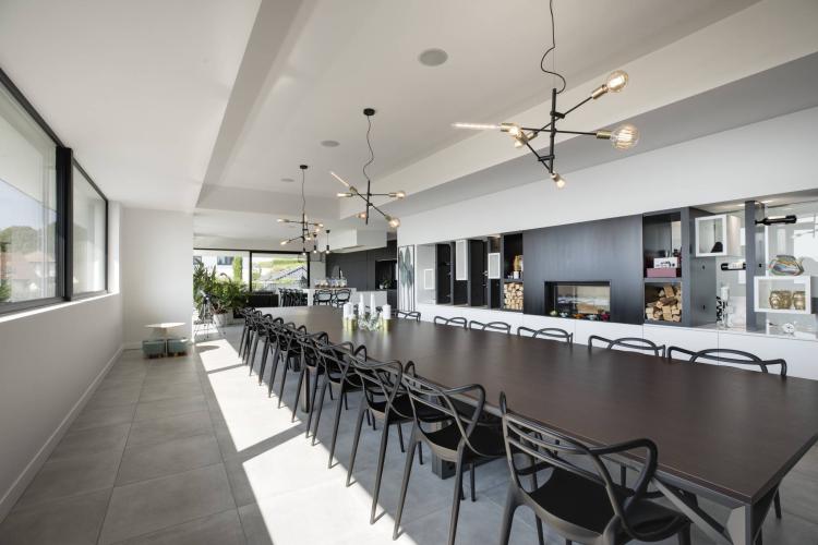 SPLENDIDE VILLA CONTEMPORAINE AVEC VUE
