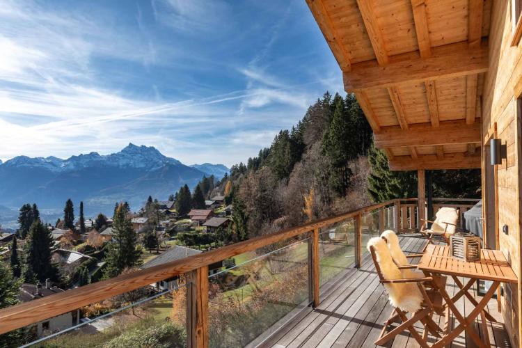 Chalet d'exception avec ascenseur privatif et vue imprenable