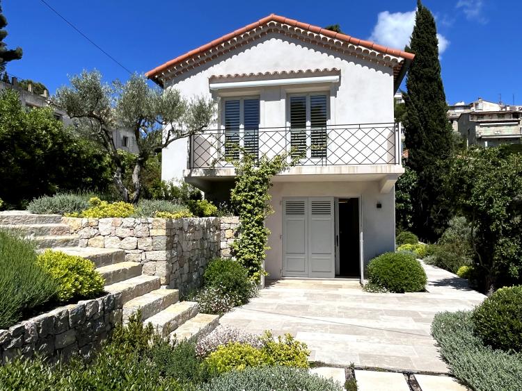 MOUGINS - BAISSE DE PRIX - VILLA DE LUXE EN EXCLUSIVITÉ - 599m2 - TERRAIN 3 100 M2