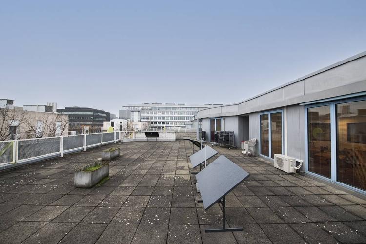 Plan-les-Ouates surface de 430 m2 avec une terrasse