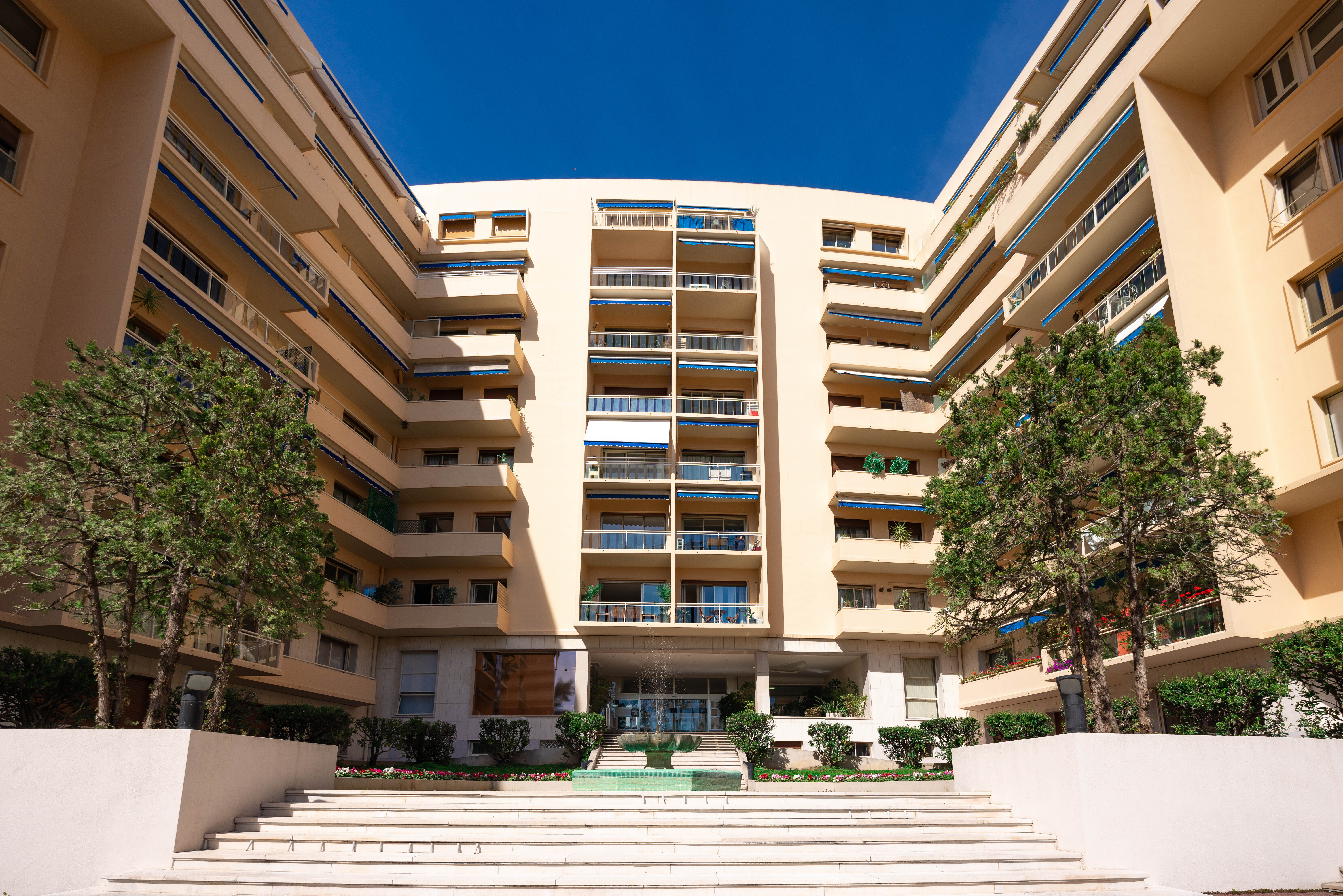 3 PIÈCES RÉNOVÉ AVEC VUE MER