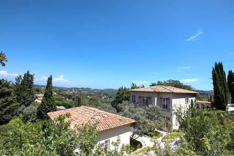MOUGINS - BAISSE DE PRIX - VILLA DE LUXE EN EXCLUSIVITÉ - 599m2 - TERRAIN 3 100 M2