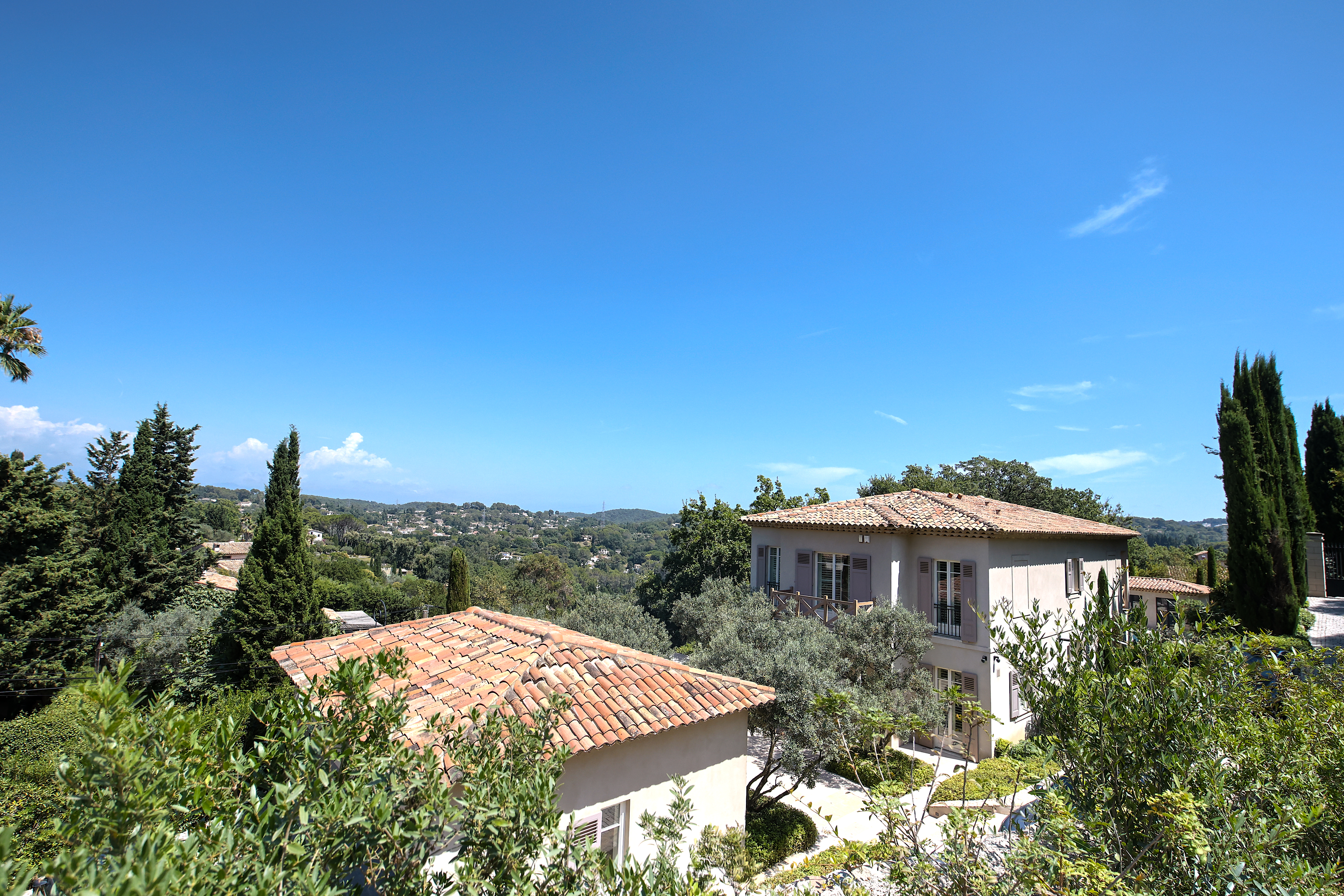 MOUGINS - BAISSE DE PRIX - VILLA DE LUXE EN EXCLUSIVITÉ - 599m2 - TERRAIN 3 100 M2