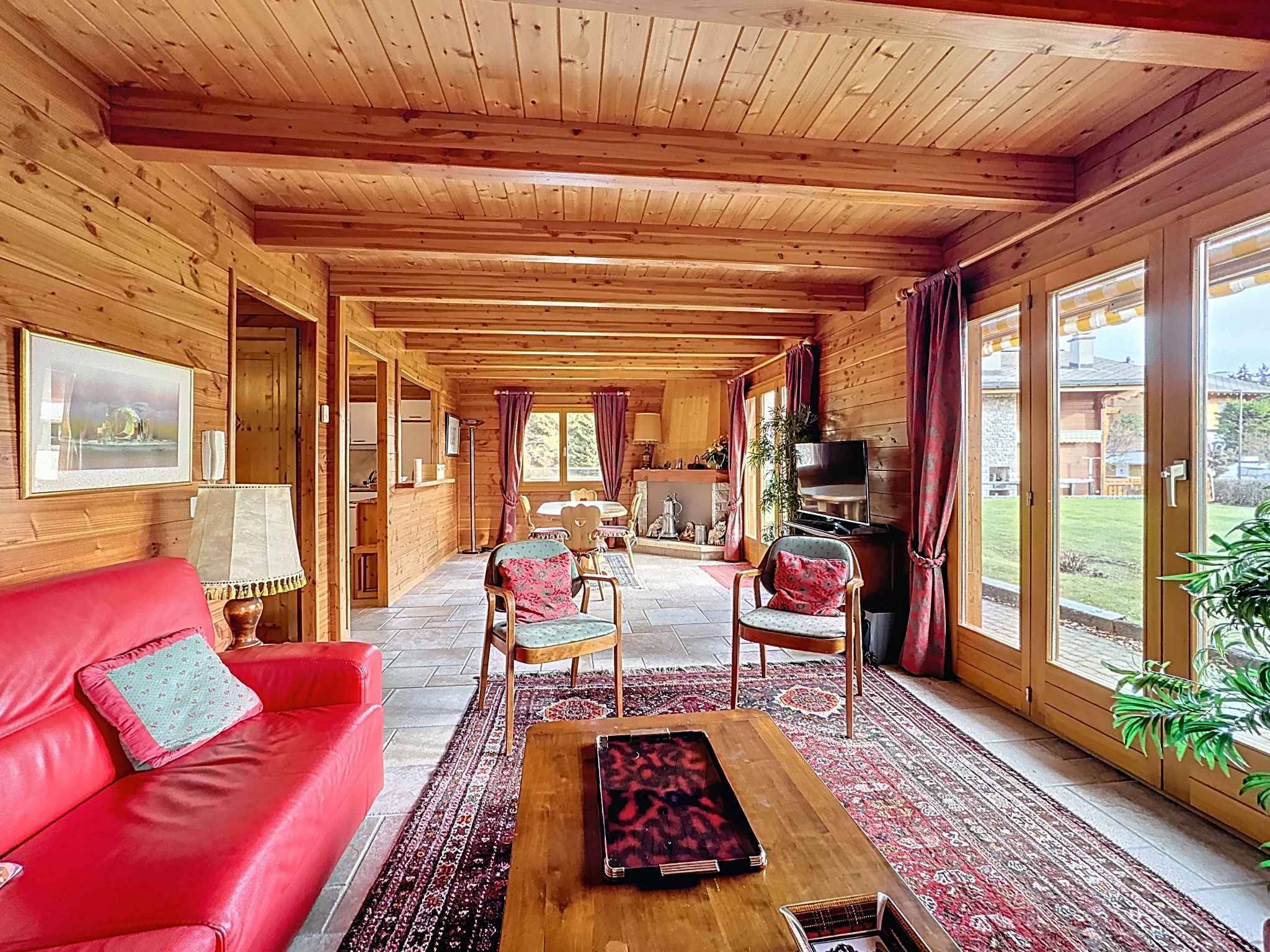 Domaine avec 2 chalets individuels reliés par les sous-sols