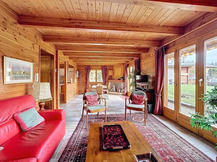 Domaine avec 2 chalets individuels reliés par les sous-sols