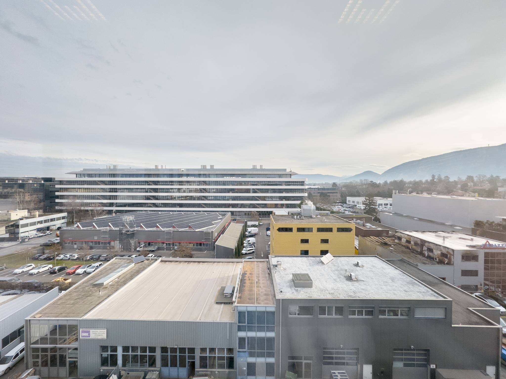 Magnifiques surfaces commerciales/bureaux à louer à Plan-les-Ouates