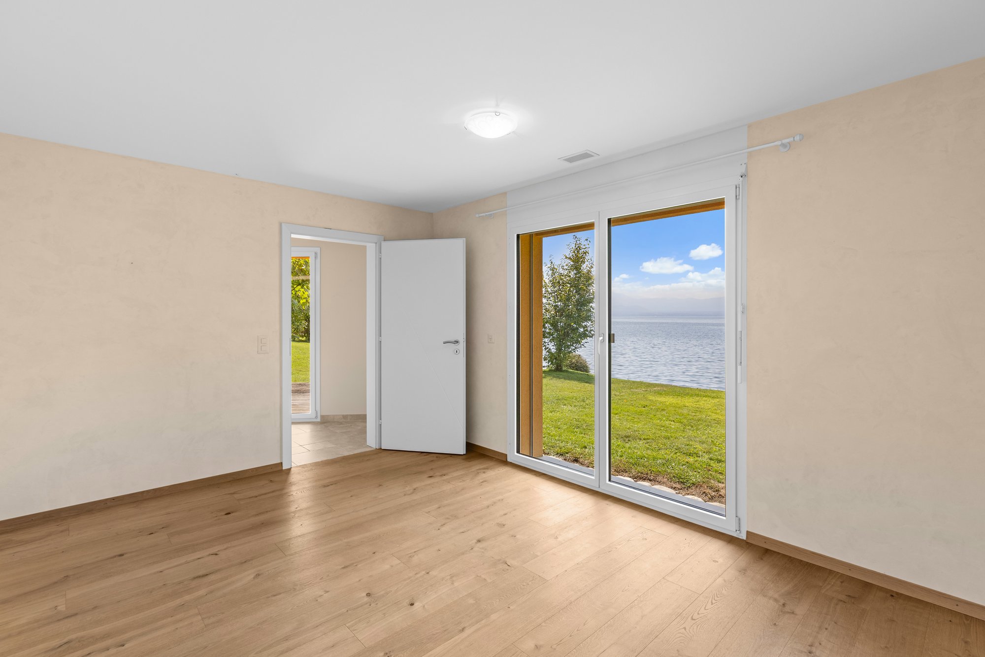 Villa Idéalement Située Au Bord Du Lac