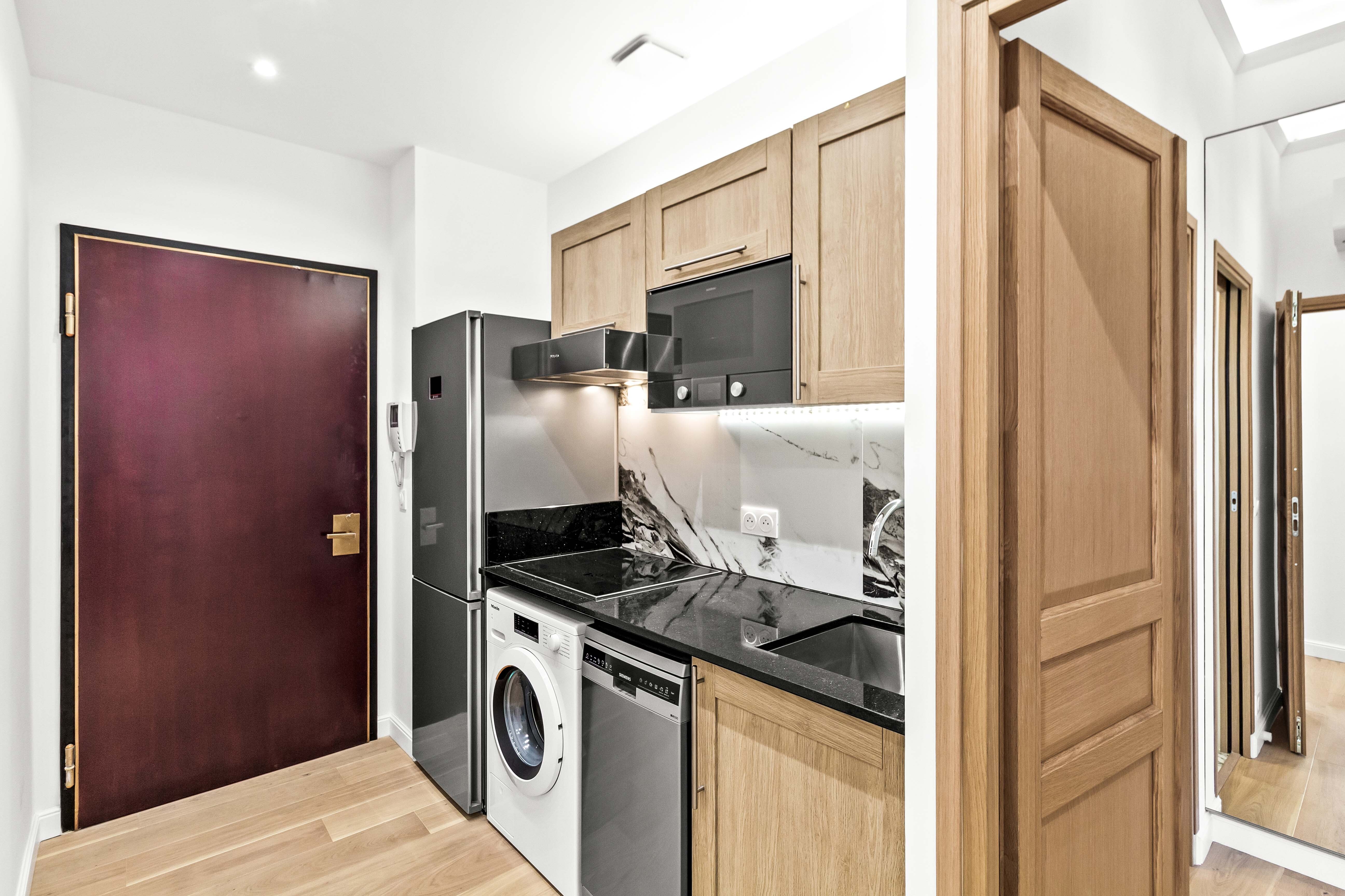 L'Ambassador: Appartement de deux pièces entièrement rénové