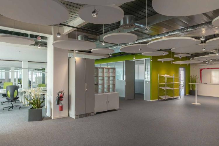 A louer bureaux aménagés  de 74 m2 proche Nations et gare 