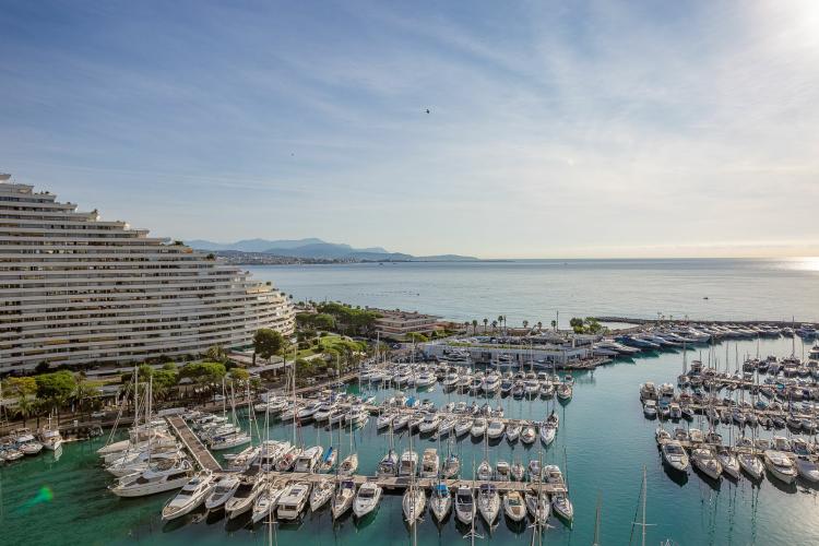 Appartement de deux chambres avec vue sur la mer à Marina Baie des Anges