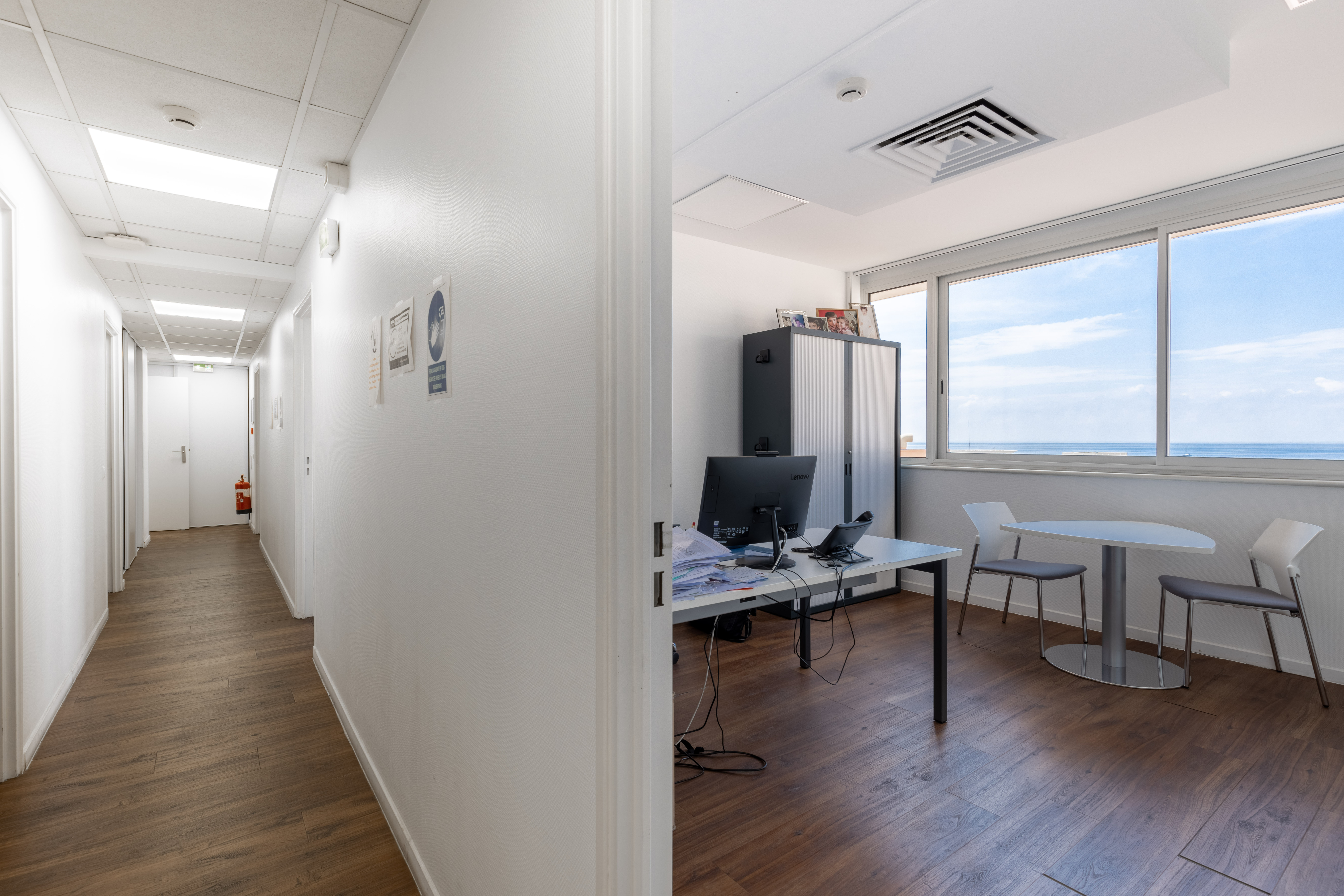 MAGNIFIQUE BUREAUX EN DUPLEX AVEC VUE MER