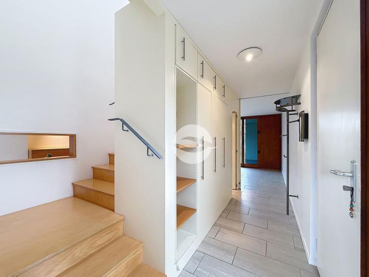 Charmante villa mitoyenne de 4.5 pièces, avec jardin arboré !