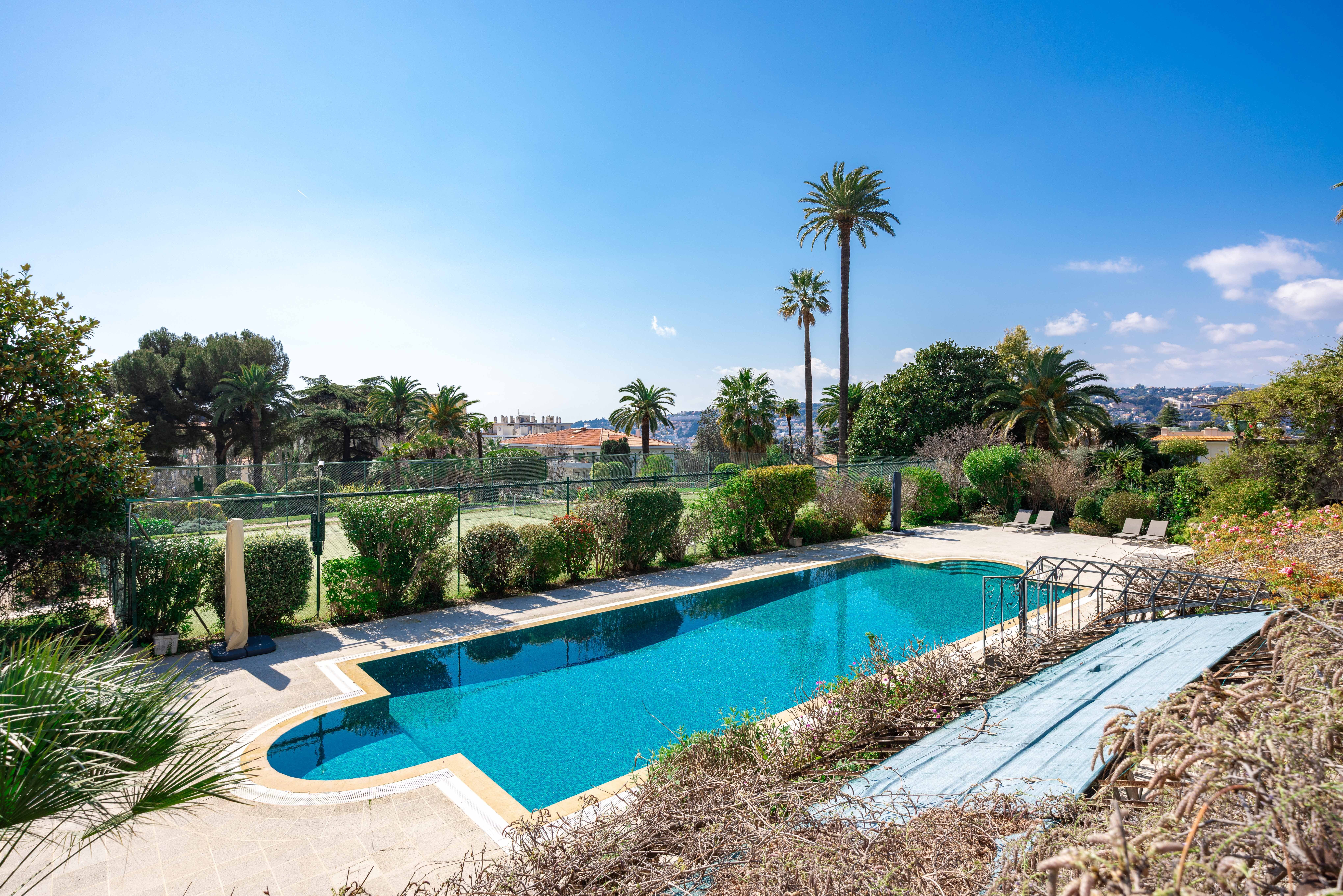 SUPERBE 4 PIÈCES – RÉSIDENCE EMBLÉMATIQUE AVEC PISCINE & TENNIS