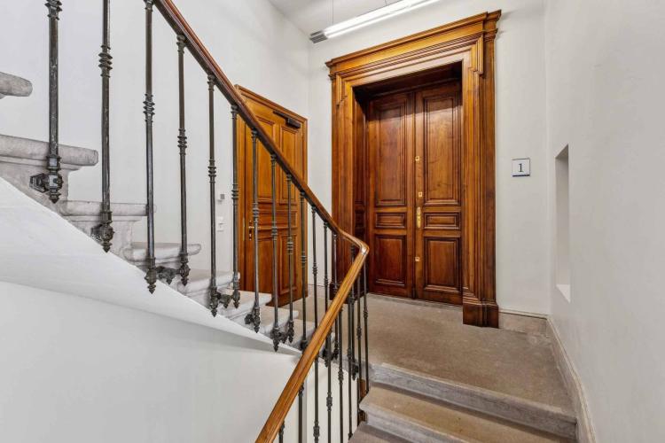 Immeuble administratif rénové d'environ 1300m2 - Quartier des Banques