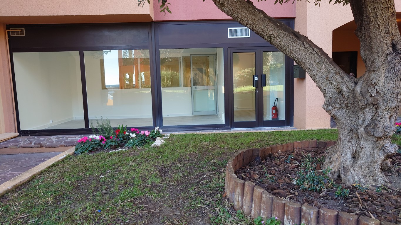GRAND BUREAU