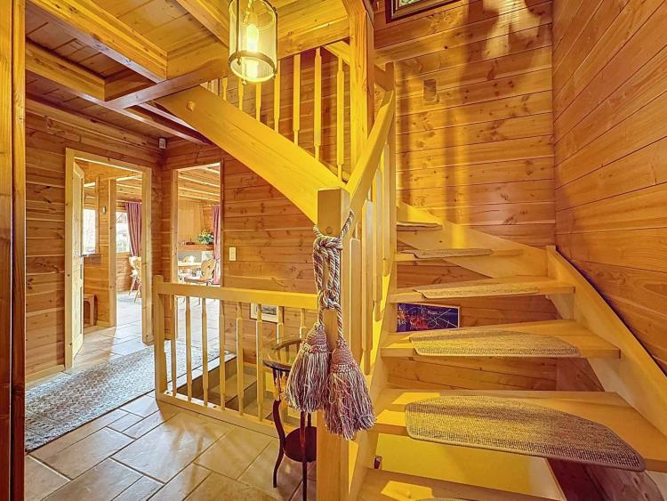 Domaine avec 2 chalets individuels reliés par les sous-sols