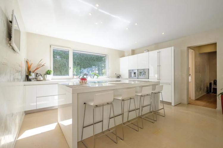 Propriété D'architecte Privée Et Sans Nuisances, Conches (Ge)