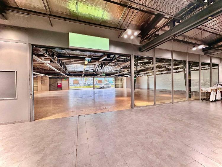 1'400 m² disponibles au Centre Commercial SHOPPING ROCHE