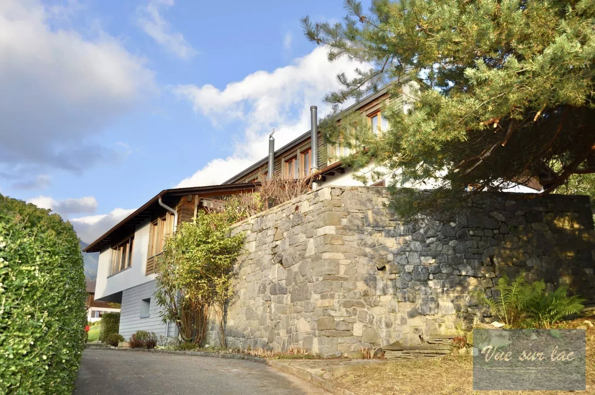 Maison Familiale Des Années 60, Vue Sur Le Lac