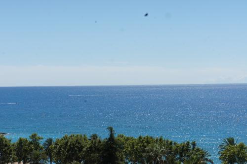 Vue mer & élégance ? Terrasse – Résidence L’Impérial | Menton