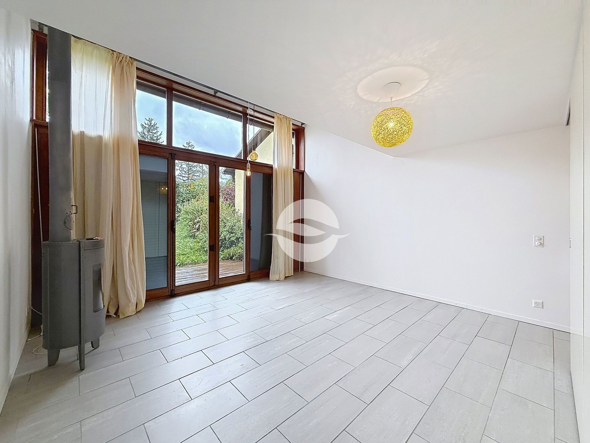 Charmante villa mitoyenne de 4.5 pièces, avec jardin arboré !