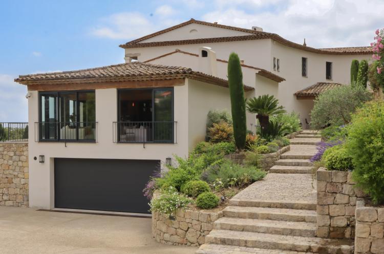CHATEAUNEUF DE GRASSE - SUBLIME VILLA RÉNOVÉE