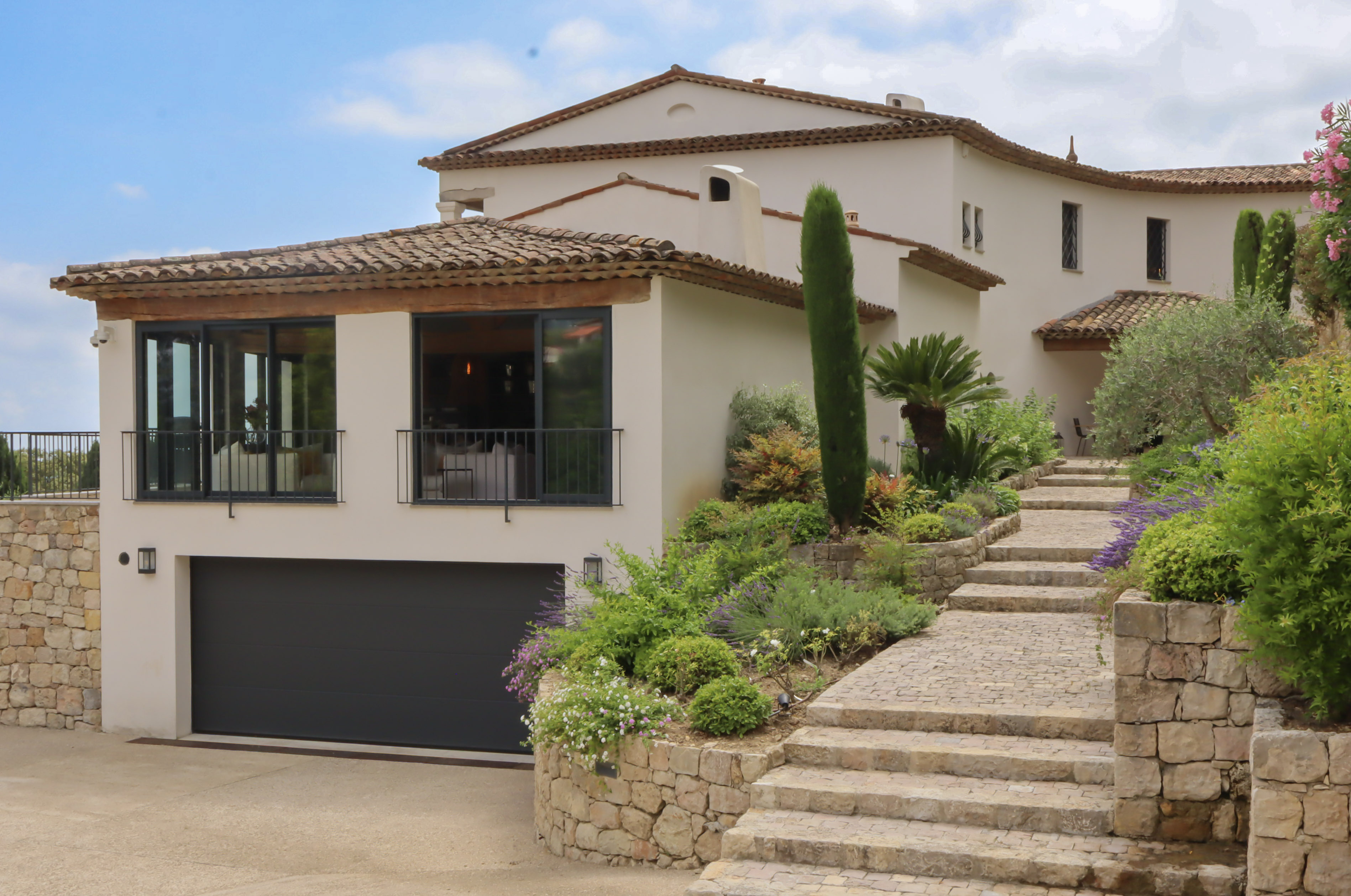 CHATEAUNEUF DE GRASSE - SUBLIME VILLA RÉNOVÉE