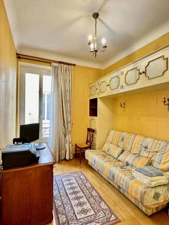 MAGNIFIQUE 4 PIECES AVEC VUE SUR LE ROCHER