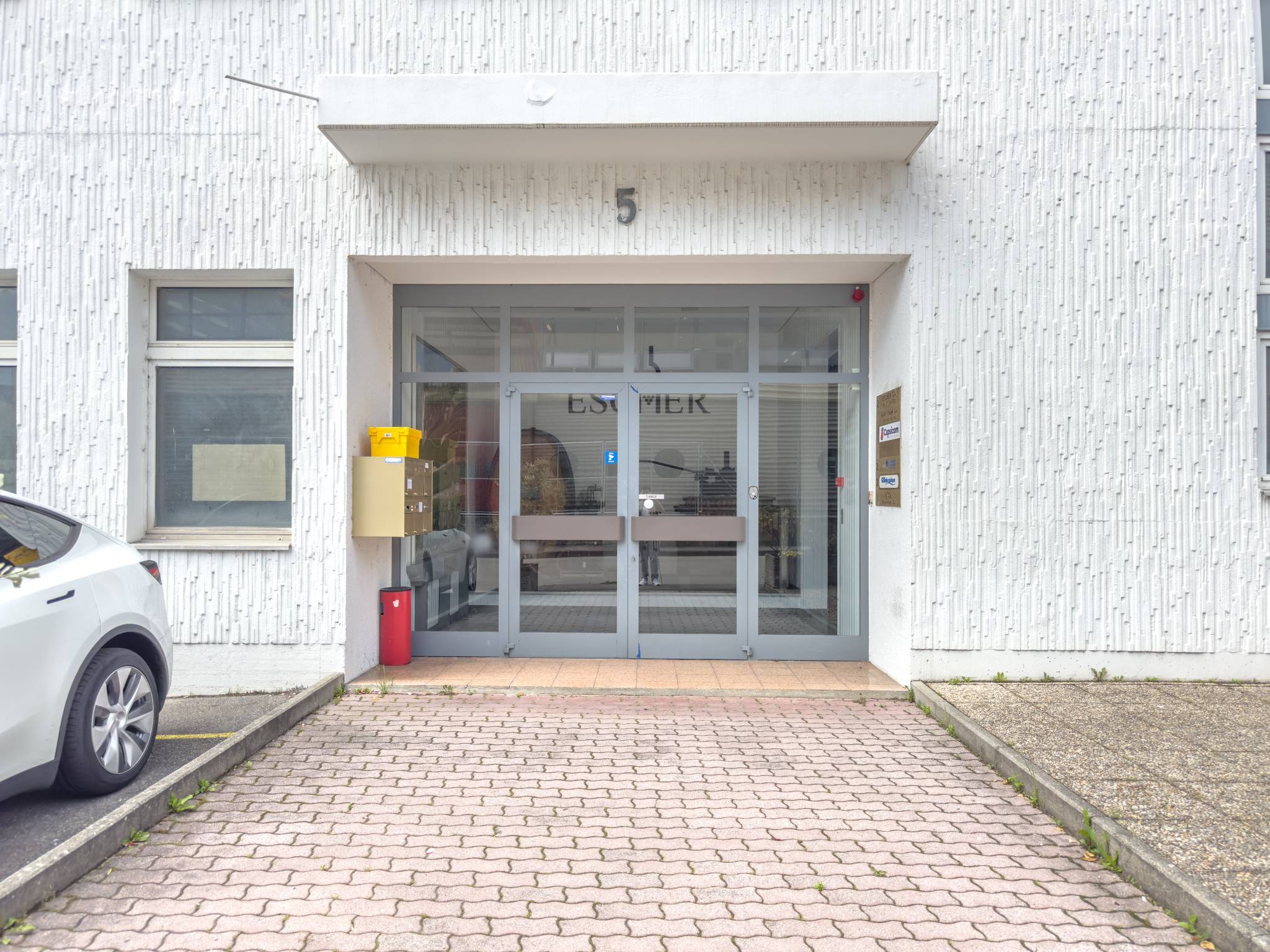 Surface de bureaux/ateliers de 337m2 à Satigny