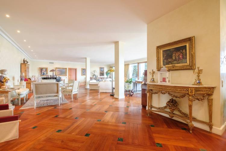 Magnifique appartement avec terrasse surplombant le lac