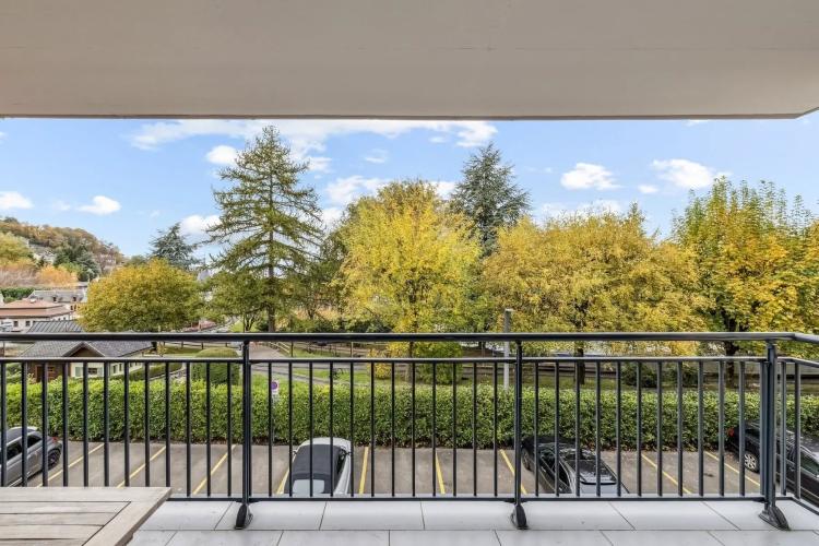 Appartement Traversant De 5,5 Pièces Avec Vue Sur Le Lac