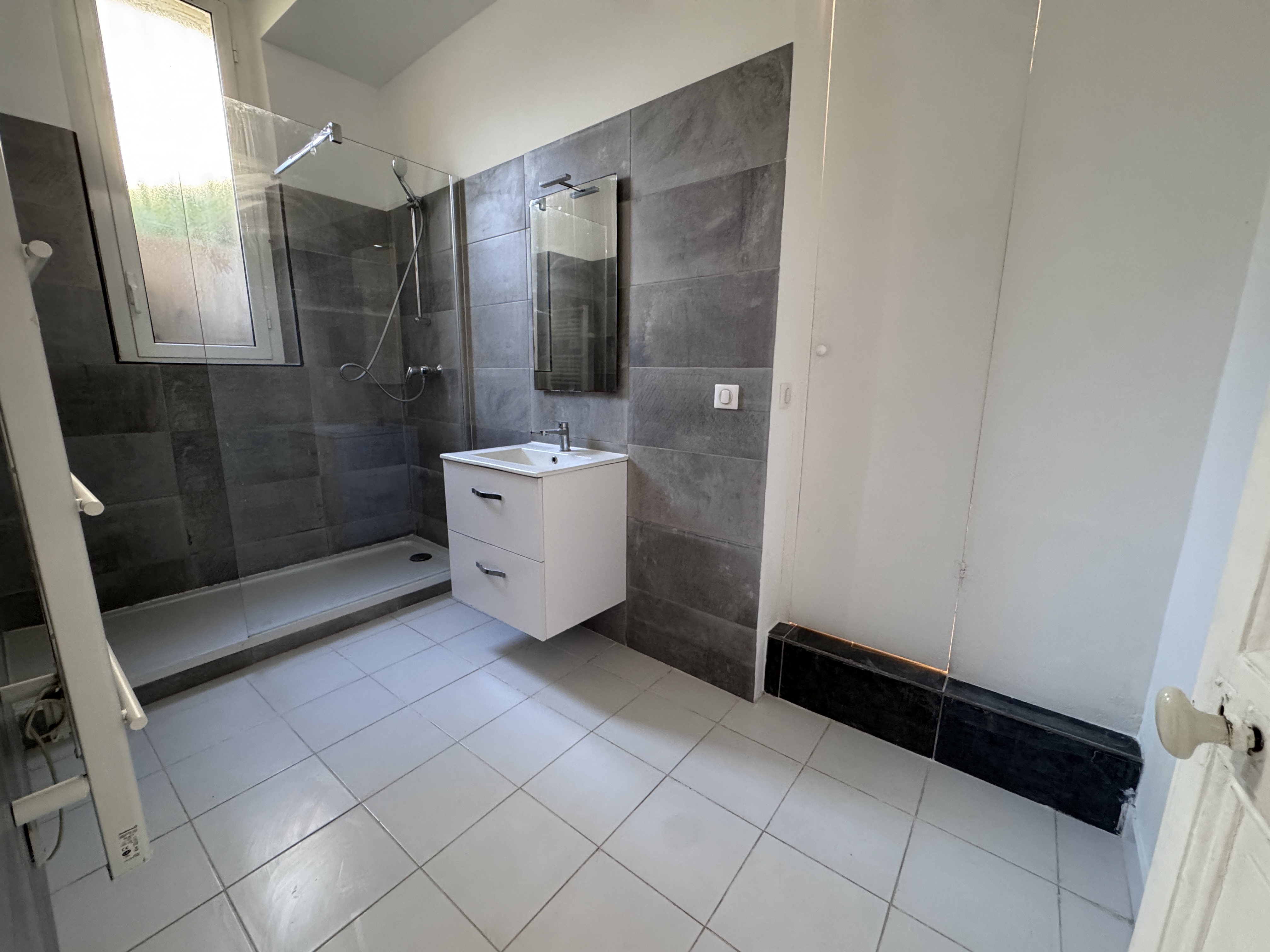 MENTON | GRAND APPARTEMENT DE 3 PIÈCES PROCHE DU CENTRE