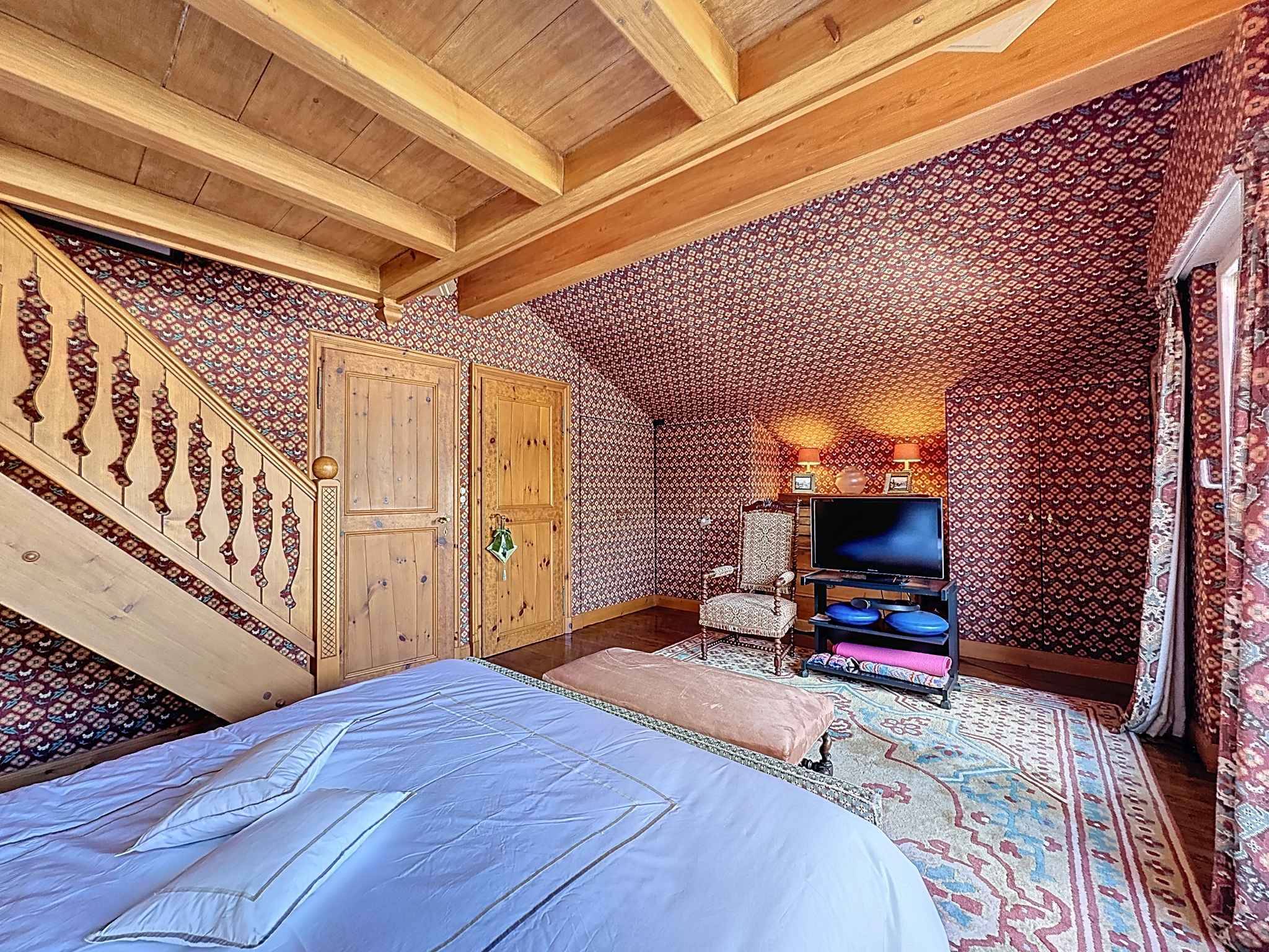 Appartement de 6.5 pièces en attique face au golf avec superbe vue + studio