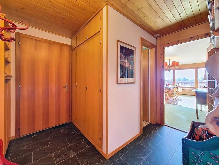 Situation exceptionnelle - 4.5 pièces avec vue imprenable sur le golf et studio indépendant