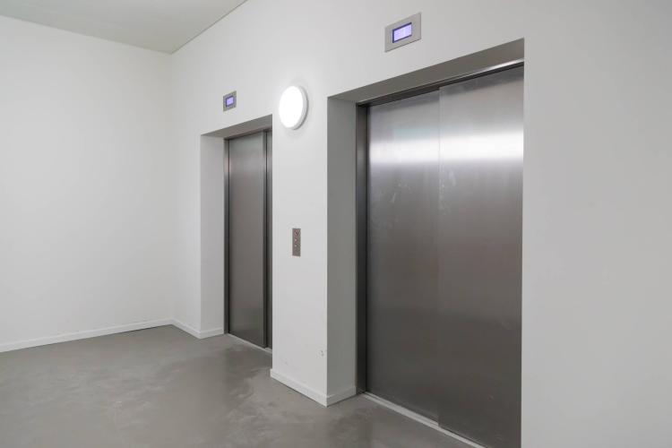 Surface de bureaux/Atelier de 900m2 neuve à Meyrin - FTI
