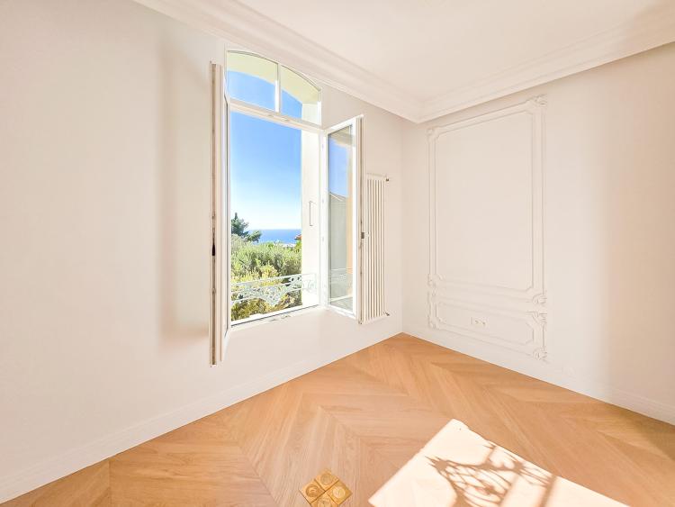 CAP D'AIL - APPARTEMENT SPACIEUX - DERNIER ETAGE AVEC JARDIN