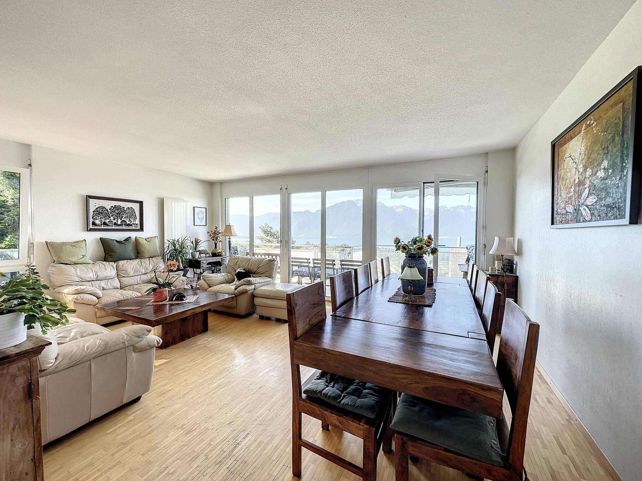 Villa jumelle de 5.5 pièces, avec vue panoramique sur le lac et les Alpes !