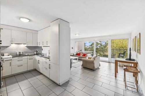 Appartement Traversant De 5,5 Pièces Avec Vue Sur Le Lac