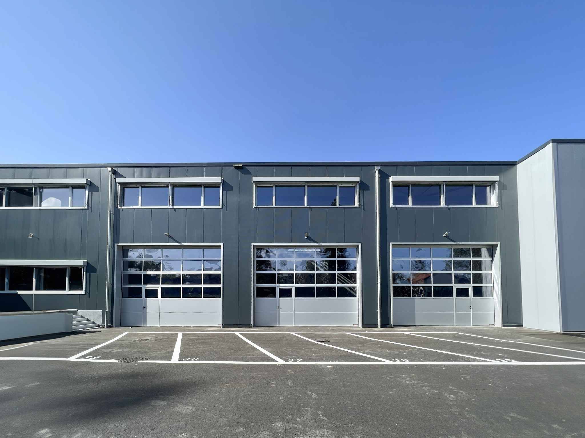 À Vendre : 3 Surfaces Industrielles modernes à Vernier