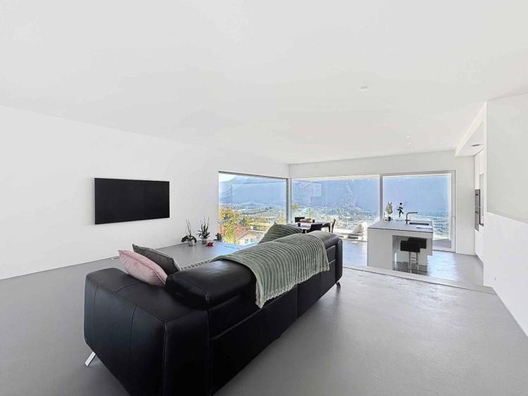 xUqwm_lookmove_235970261_2.jpg