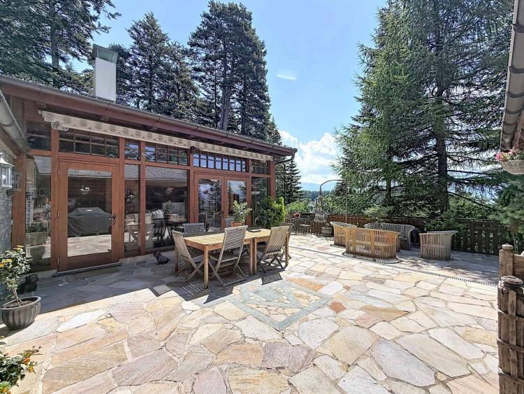 Magnifique chalet avec piscine et spa, à l'abri des regards