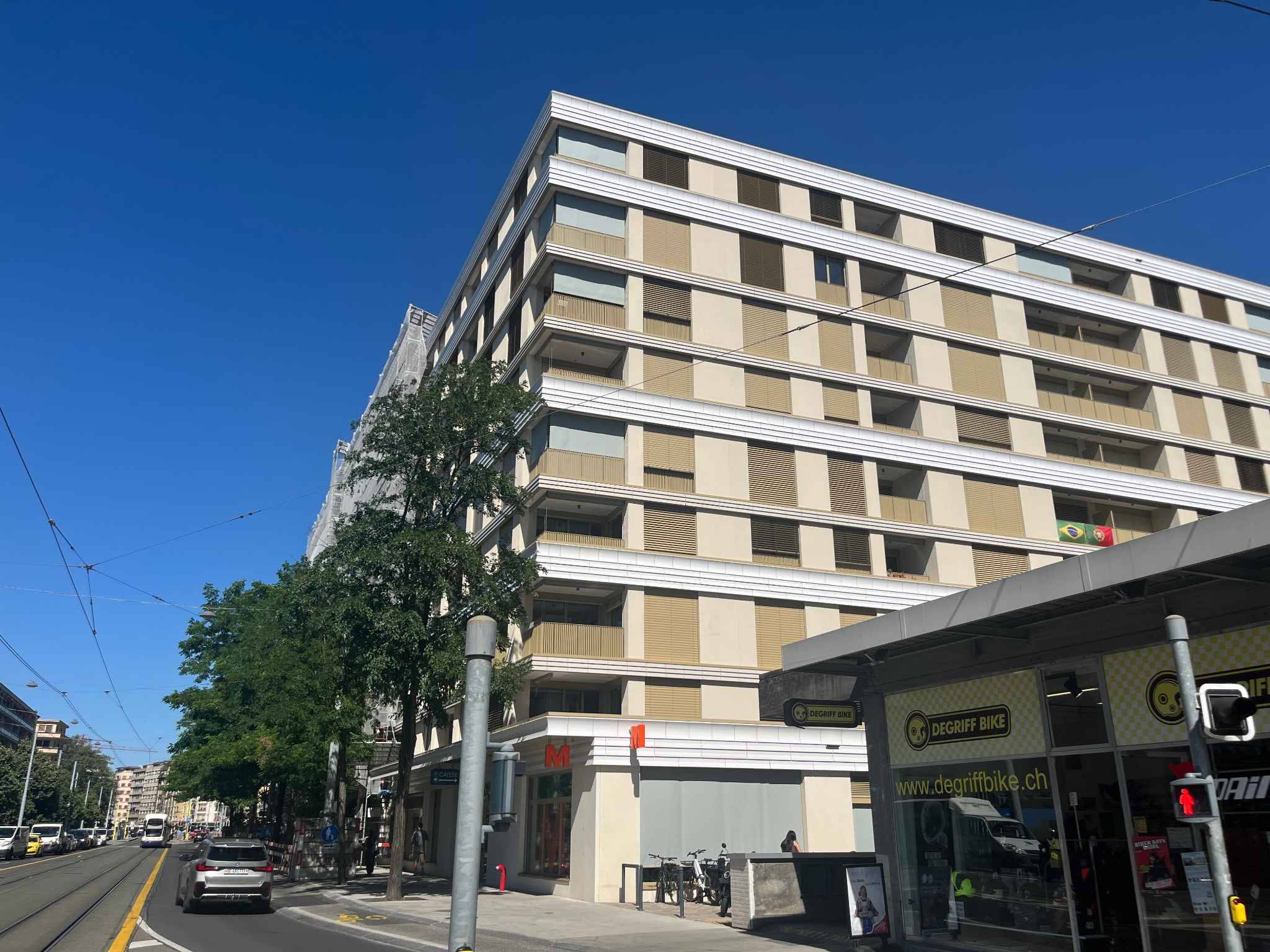 Arcade de 343m2 - Projet neuf aux Acacias