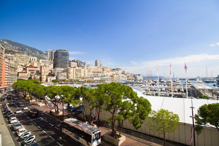 Palais Héraclès : Appartement 4 Pièces Rénové et Vue Directe sur le Grand Prix de Monaco