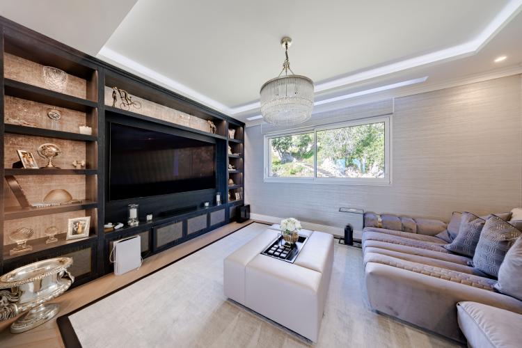 PENTHOUSE RENOVE PROCHE DE MONACO AVEC VUE MER SUR
