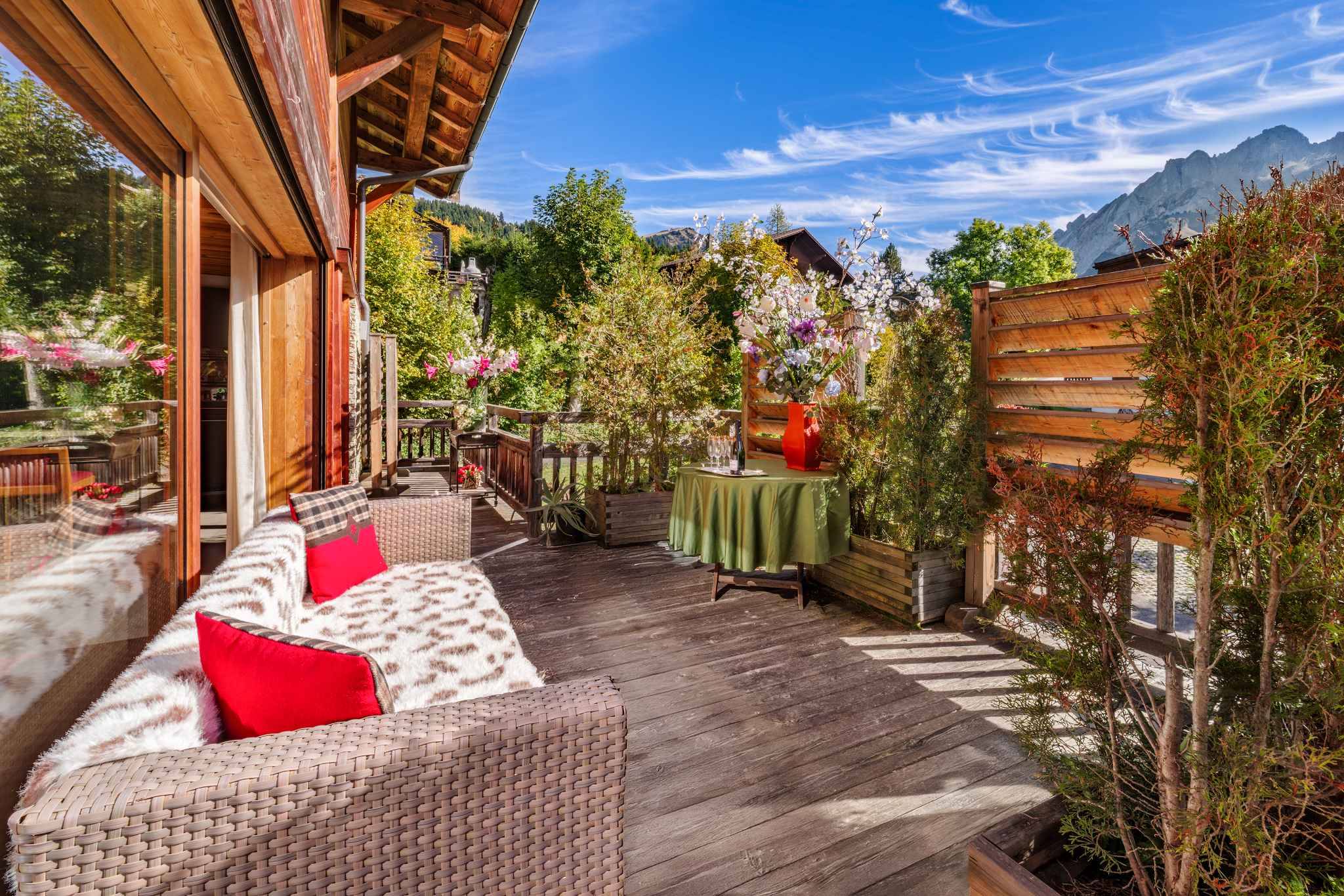 Un chalet Bayrou à vendre dans la région de Villars-sur-Ollon - L'art de la construction alpine de Megève à Crans-Montana