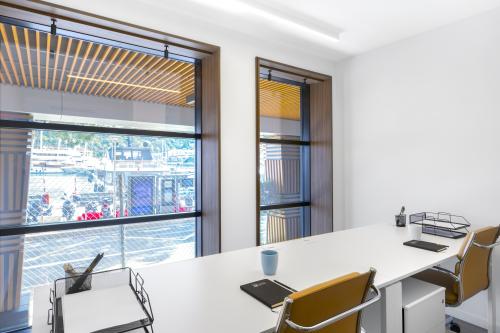 PORT HERCULE: bureau de 13m2 en location