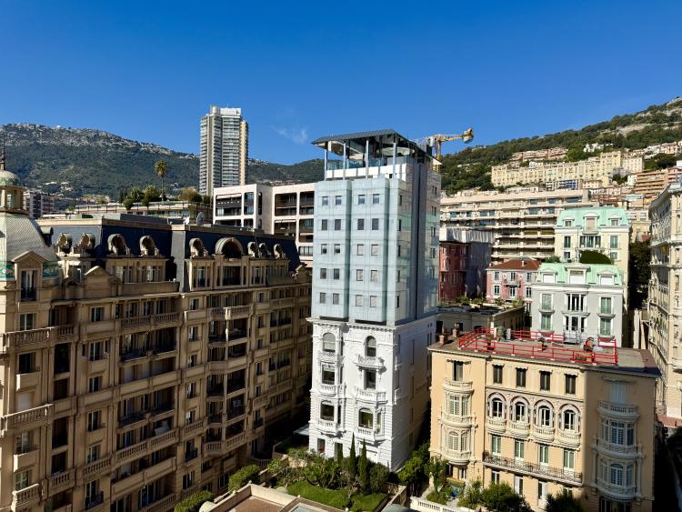 MIRABEAU : Rare appartement de 3 chambres à coucher et belle vue panoramique