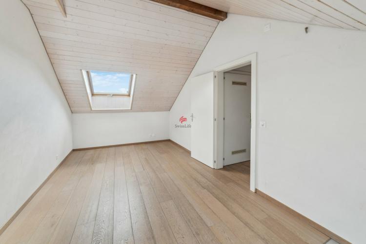 Charmant appartement en attique de 150 m² avec balcon